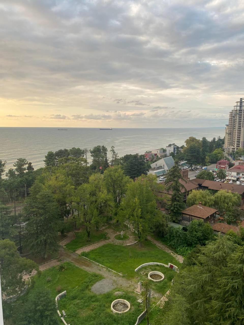 Аппартаменты С Двумя Балконами На Море И Горы Makhinjauri Dış mekan fotoğraf
